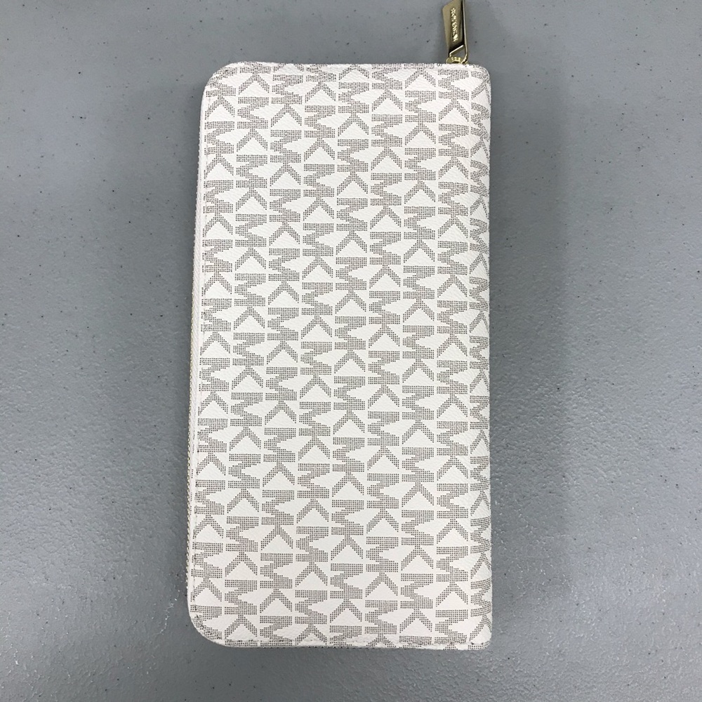 Michael Kors jet set travel wallet - Picture 3 of 11